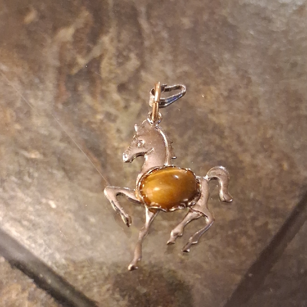 VINTAGE HORSE PENDANT
